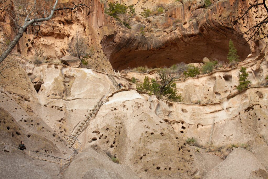 Alcove House is 140 feet above the Frijoles Canyon floor and is reached by climbing 4 wooden ladders and a number of stone stairs.